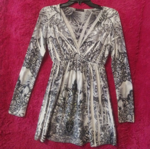 🎈SaLe🎈All clothing is $15 or less - Picture 4 of 5